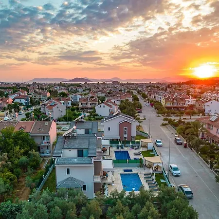 Charming With Private Pool And Location In *